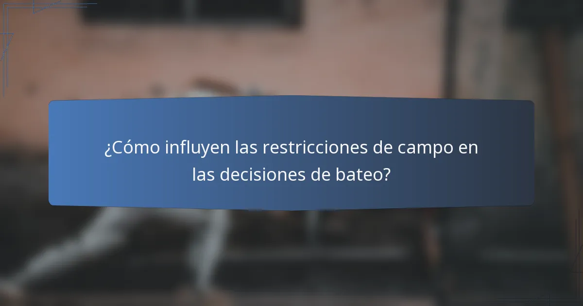¿Cómo influyen las restricciones de campo en las decisiones de bateo?